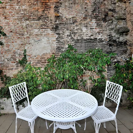 أبلند سيتي بيروجيا فندق